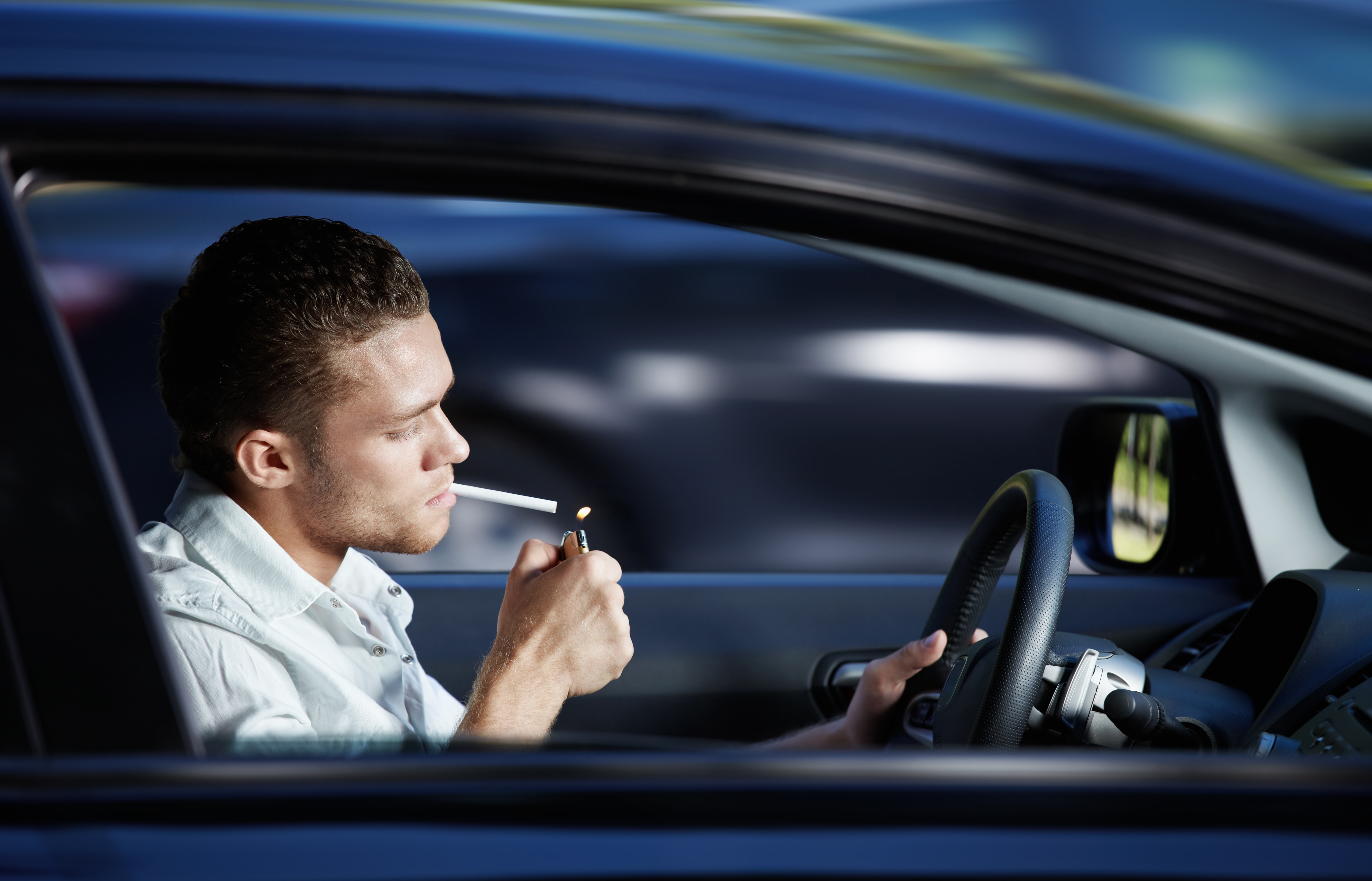 El tabaco supone un riesgo para el conductor