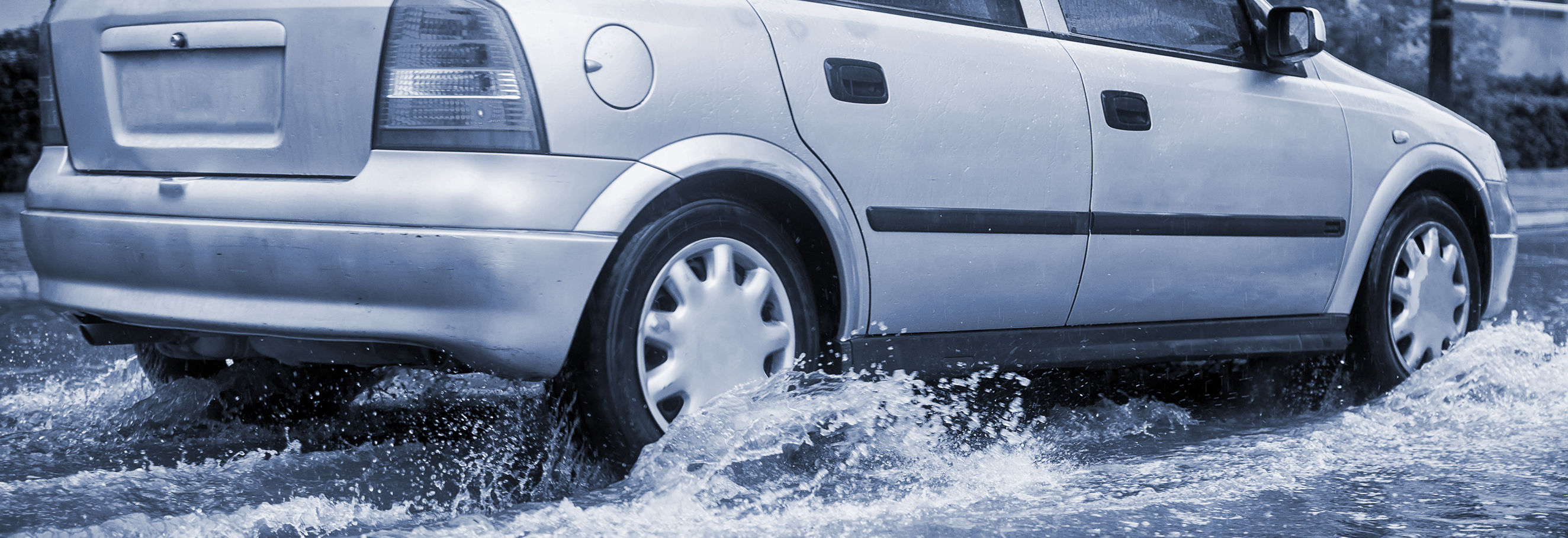 Cómo conducir seguro con lluvia