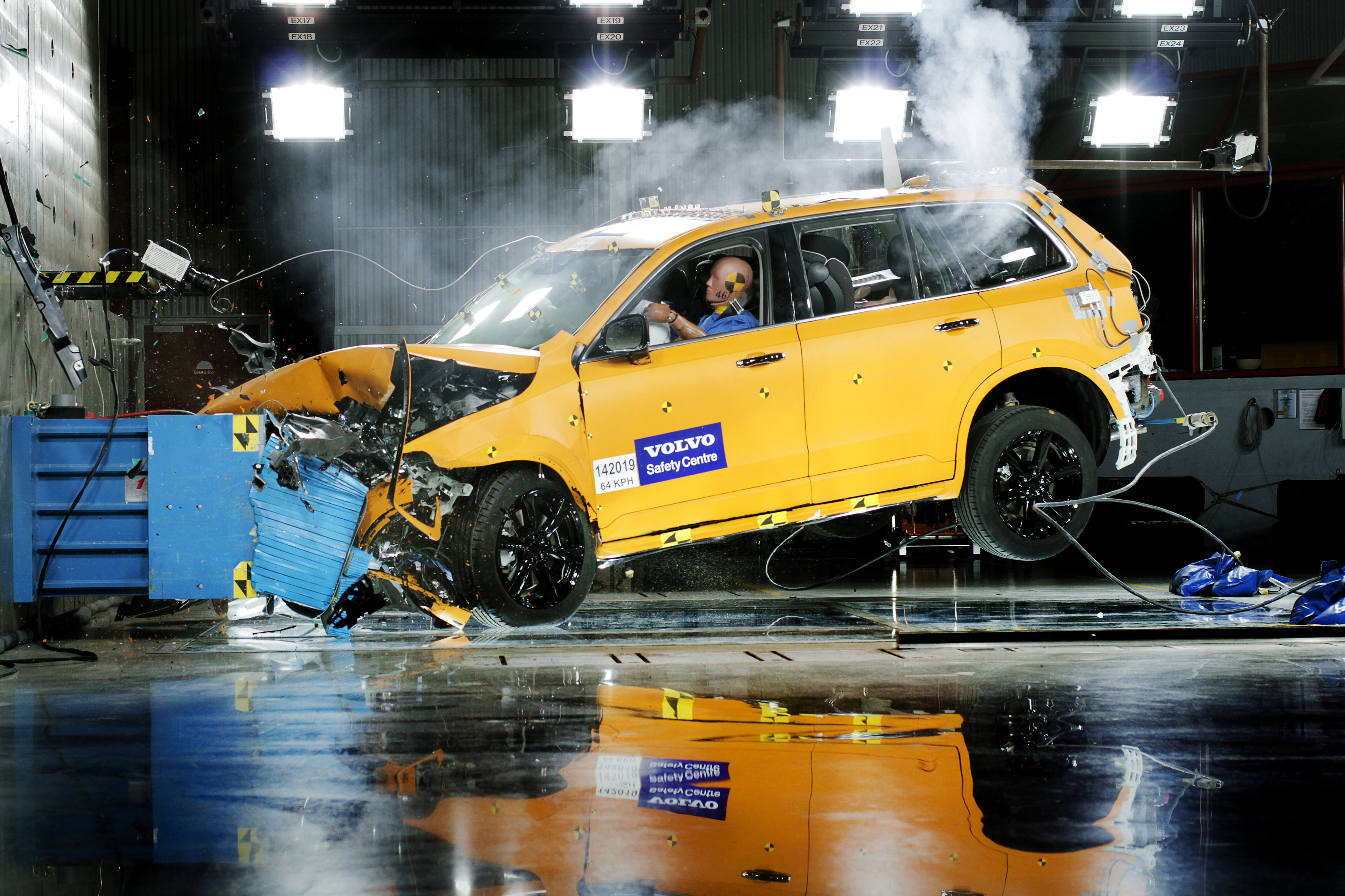 Volvo 25 años crash test