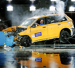 Volvo 25 años crash test
