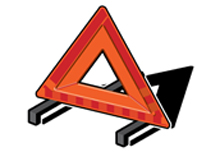 Infografía que explica cómo deben colocarse los triángulos en carreteras de doble sentido y en autovías o autopistas