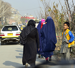 Más prohibiciones para las mujeres afganas