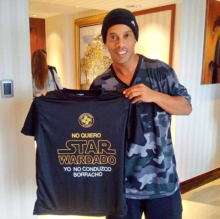 Ronaldinho con la campaña 'Star Wuardado'