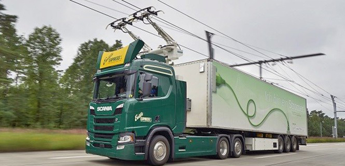 Camión circulando por autopista eléctrica en Alemania