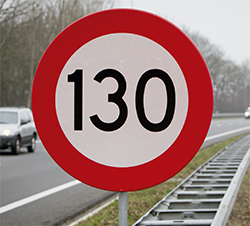Las autopistas bajan el límite a 100 km/h