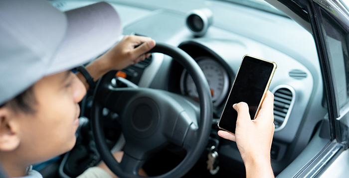 La mitad de los conductores usa el móvil para consultar una dirección