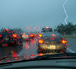 Conducir durante una tormenta
