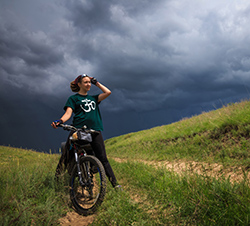 Cómo actuar en caso de tormenta si va en bici