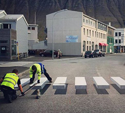 Un paso de peatones con efecto óptico para reducir la velocidad