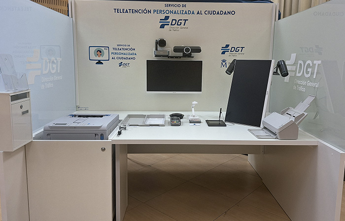 Gabina para trámites asistidos a distancia DGT