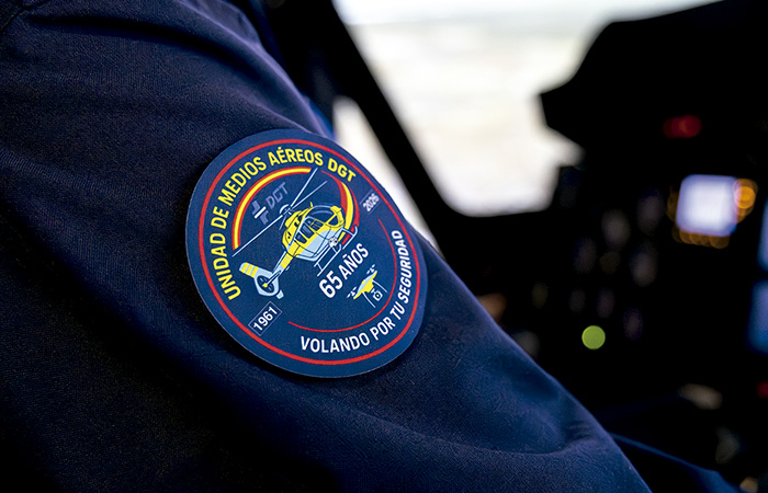 0324 n277 HELICOPTEROS INTERIOR 4 700X450