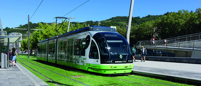 1005-279-Tranvias-Bilbao-700x300